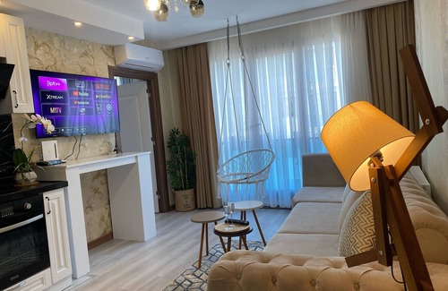 Esenyurt Apartment | Elegant Apartment in جمهوريات - Steps from the Metro