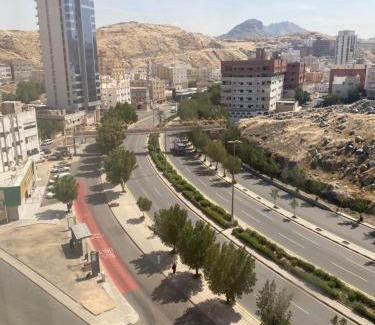 Mecca Apartment | VIP Studio Apartment - Family-Friendly Retreat Awaits