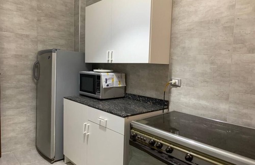 Al Duqqi Apartment | Convenient Hotel Apartment on University Street, Pet Friendly