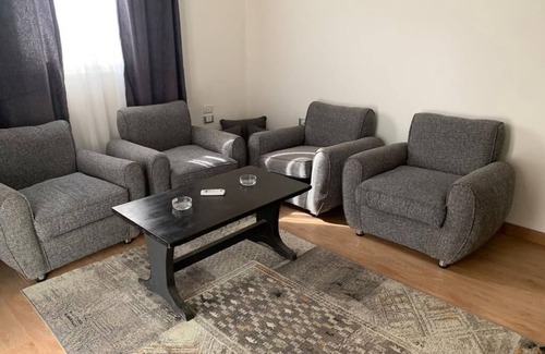 Al Duqqi Apartment | Convenient Hotel Apartment on University Street, Pet Friendly