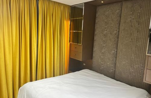 Al-Manasrah Apartment | Exceptional 4-Star Hotel with Oceanfront Pool & Spa