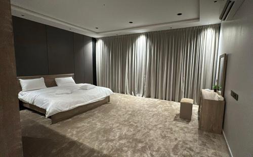 Khamis Mushait Apartment | Discover Happy Season Hotel: Family-Friendly Comfort