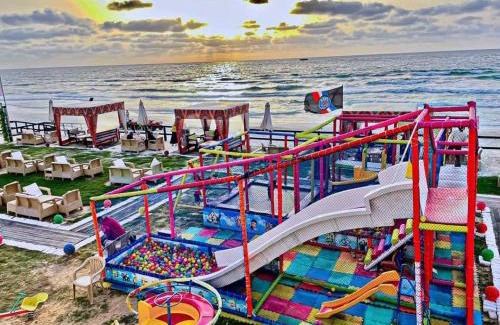 Ad-Dukhaylah Apartment | Oceanfront Apartment in Alexandria with Breakfast Included
