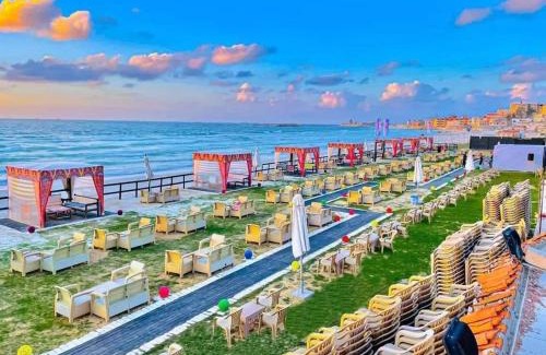 Ad-Dukhaylah Apartment | Oceanfront Apartment in Alexandria with Breakfast Included