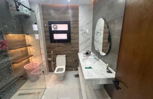 Obour City Apartment | Modern 200 sqm Apartment for Rent in Al-Hayy 9, Cairo