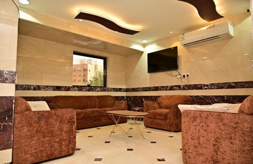 Mecca Apartment | Modern 4-Bedroom Apartment with Kitchen for Family Comfort