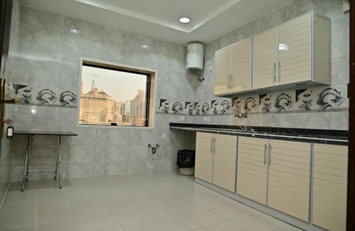 Mecca Apartment | Modern 4-Bedroom Apartment with Kitchen for Family Comfort