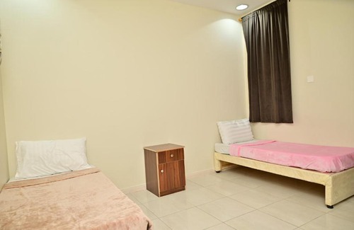 Mecca Apartment | Modern 4-Bedroom Apartment with Kitchen for Family Comfort