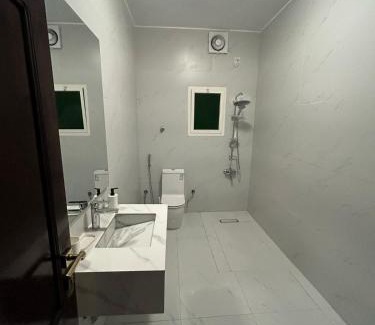 Medina Apartment | Cozy شقق الجود: Family-Friendly with Hot Tub Access