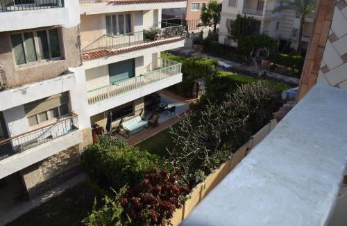Al-Muntazah Apartment | Seaside Getaway at شقق المعمورة with Oceanfront Views