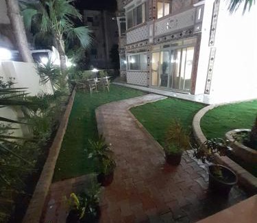 Al-Muntazah Apartment | Seaside Getaway at شقق المعمورة with Oceanfront Views