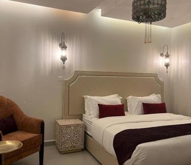 Hera Street Apartment | Discover بيت العز: Guest Rated 9.7, Family Friendly Stay