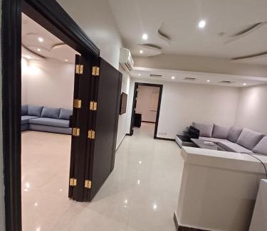 Al Aziziyah Apartment | Cozy Retreat at شقق طلائع الدانه with High Guest Ratings