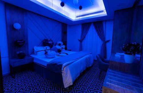 Al Aziziyah Apartment | Discover Newroz N Serviced Apartments with Pool & Hot Tub
