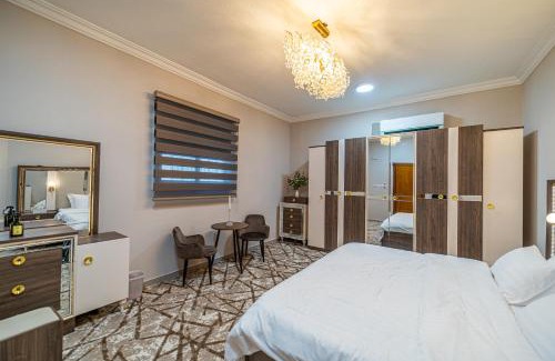 Al Aziziyah Apartment | Spacious Apartment for 6 with Perfect Guest Rating