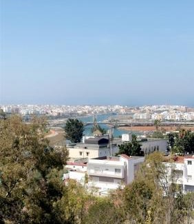 Hay Al Qoriaa Apartment | Oceanfront Sky Doreen Apartment with Private Beach Access