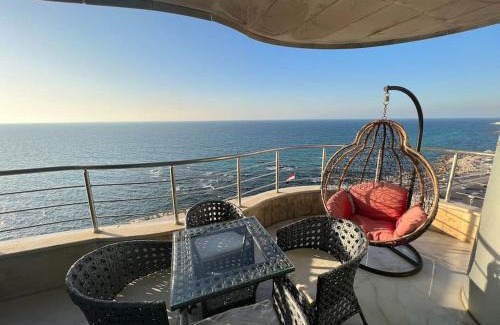 Bab Sharqi Apartment | Cozy 3-Bedroom Apartment by the Sea in Sporting