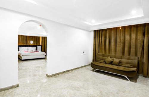 Ibri Hotel | Comfort at عبري كاسل هوتيل: Pool, Spa & Family Friendly