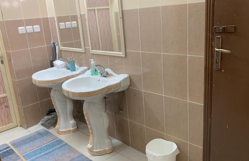 Muhayil Apartment | Comfortable Bedroom and Living Room for Your Family Stay