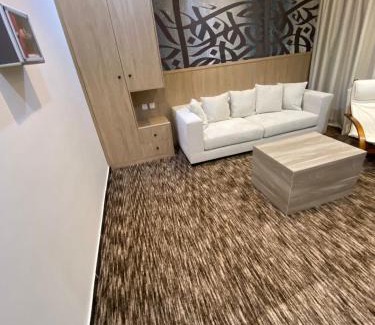 Al Kura Apartment | غرفة وصالة فندقية