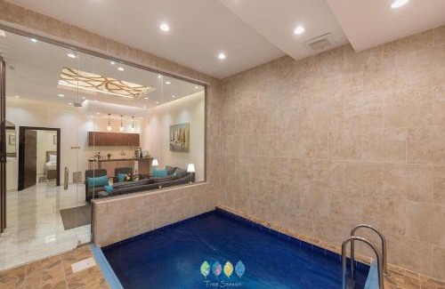 Khamis Mushait Resort | Cozy Tree Season Chalets with Pool and Hot Tub Access