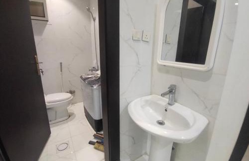 Al Aziziyah Apartment | Family-Friendly Escape at فله وياسمين Awaits You