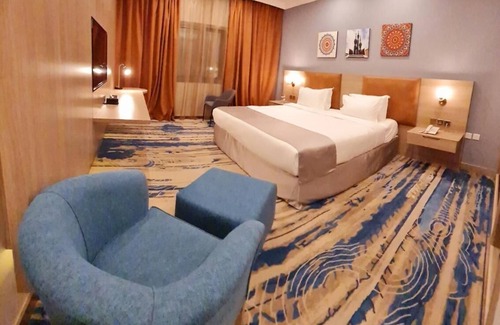 Jeddah Hotel | Experience Comfort at Signature Hotel with Pool and Dining