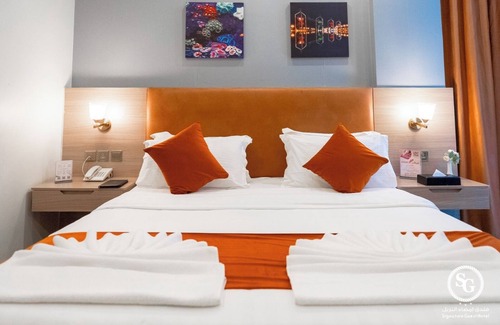 Jeddah Hotel | Experience Comfort at Signature Hotel with Pool and Dining
