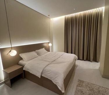Khamis Mushait Apartment | Discover ارض الربيع: Family-Friendly Oasis Rated 10/10