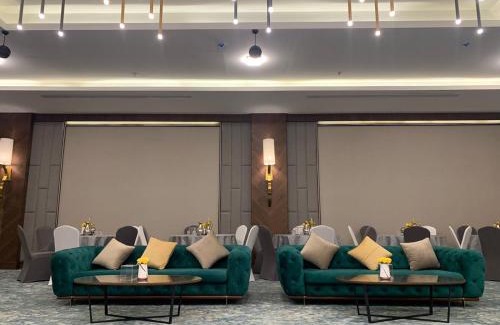 Almajaridah Hotel | Discover فندق ارض العسل بوتيك: 4-Star Haven with Pool