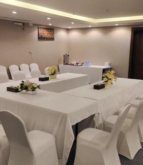 Almajaridah Hotel | Discover فندق ارض العسل بوتيك: 4-Star Haven with Pool
