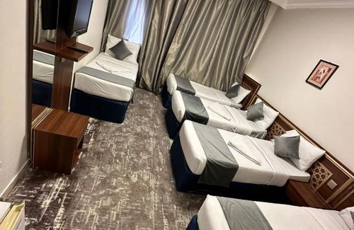 Mecca Hotel | Experience فندق التاج الراقي: Top-Rated Stay with Breakfast!