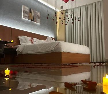 Medina Hotel | Discover Clouds Hotel: Family-Friendly Stay with Hot Tub