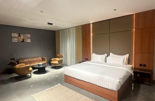Medina Hotel | Discover Clouds Hotel: Family-Friendly Stay with Hot Tub