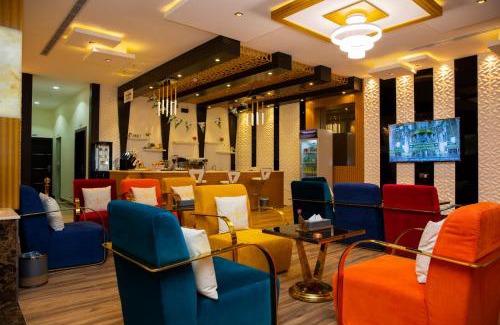 Sharurah Hotel | Relax at Hotel Alfaw Plaza with Hot Tub & Family Amenities
