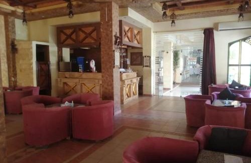 Ras El Bar Hotel | Discover فندق الهوم: Family-Friendly with Relaxing Hot Tub