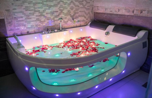 Jizan Hotel | Relaxing Retreat at Viola Hotel with Spa & Hot Tub Access
