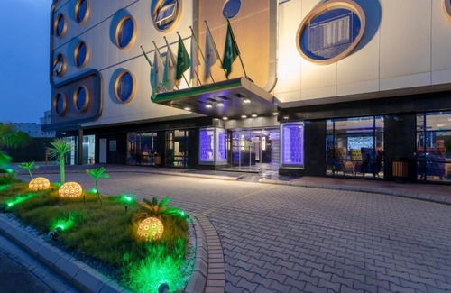 Medina Hotel | Discover Comfort at Y Platinum Hotel with Pool & Breakfast