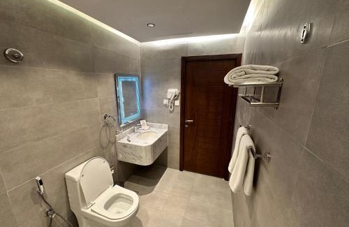 Umm Lajj Hotel | Family-Friendly Haven at فندق حياة تاون املج 1