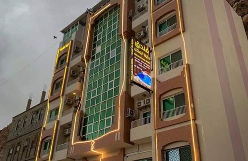 Burūm Hotel | Discover فندق دانة المكلا: Poolside Oasis with Ocean Views