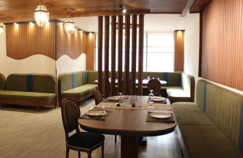 Jizan Hotel | Oceanfront Vandal Hotel: Guest Rated 9/10 with Pool Access