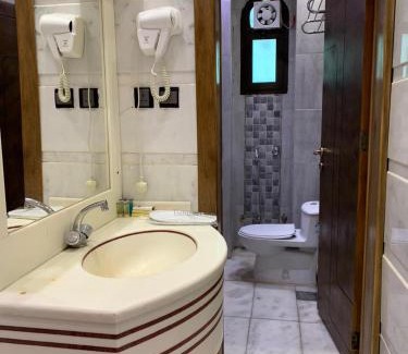 Jizan Hotel | Discover فندق فيفاء: Family-Friendly with Great Amenities