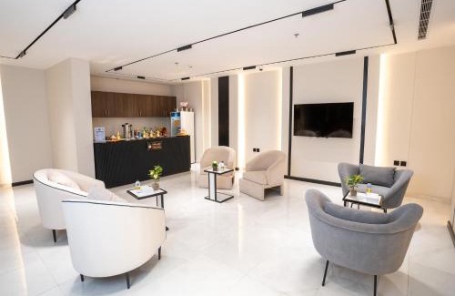 Mecca Hotel | Family-Friendly Stay at فندق كنانة العزيزية من سما