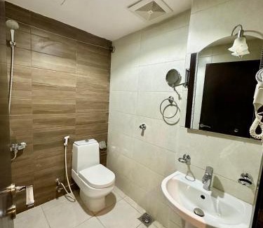 Al Aziziyah Hotel | فندق مكان النور