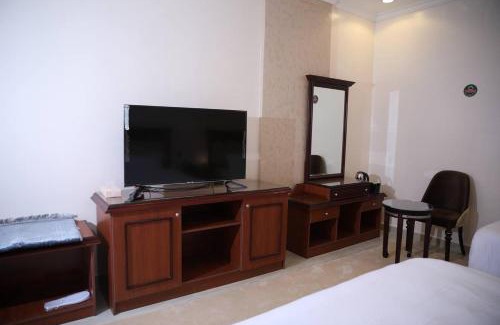 Arar Hotel | Discover فندق هلا اثنين: Family-Friendly with Hot Tub Access