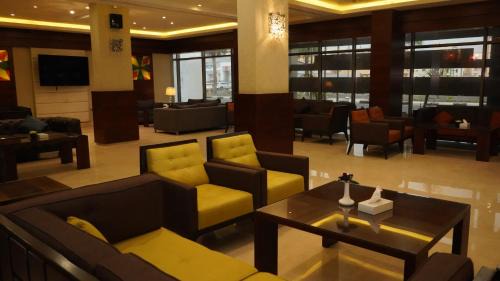 Jizan Hotel | Discover فندق همسات انتور: Family-Friendly with Pool & Spa