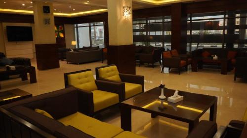 Jizan Hotel | Discover فندق همسات انتور: Family-Friendly with Pool & Spa