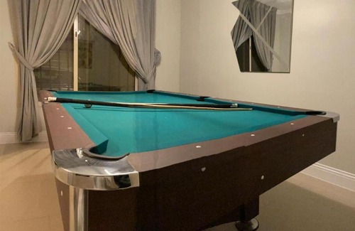 Al Olaya District Villa | Experience the Turquoise Villa: 4-Star Stay with Pool & Hot Tub
