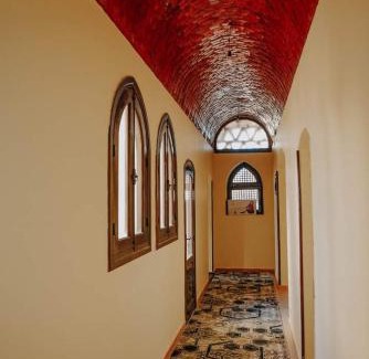 Yusuf as-Sidiq Bed & Breakfast | Pet-Friendly Getaway at قرية تونس with Pool & Hot Tub