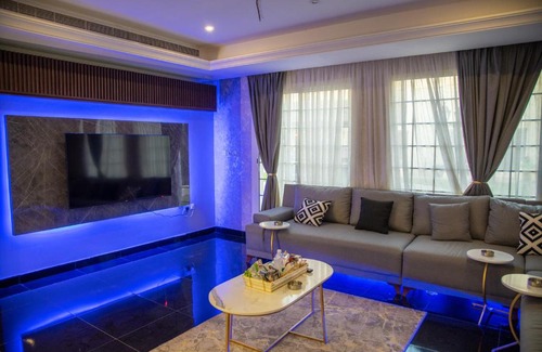 Obhur Al-Janoubiyah Villa | Villa Al-Shorouk: Family-Friendly Retreat with Pool Access